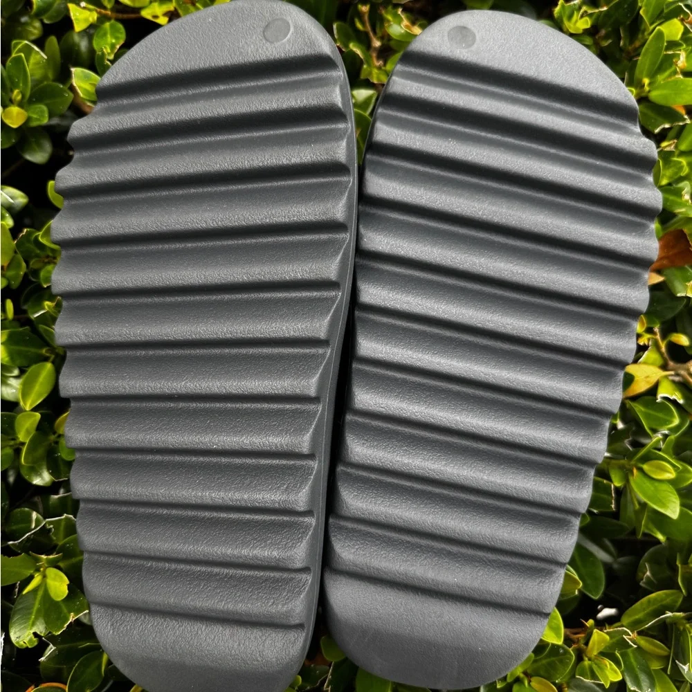 Yeezy Slides Slate Grey Men's Slide Sandals